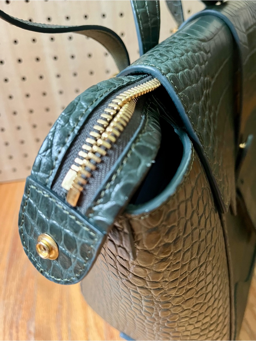 SENREVE Large Maestra Bag β Dragon Forest Green Croc Embossed Leather (NWOT) - Picture 8 of 11